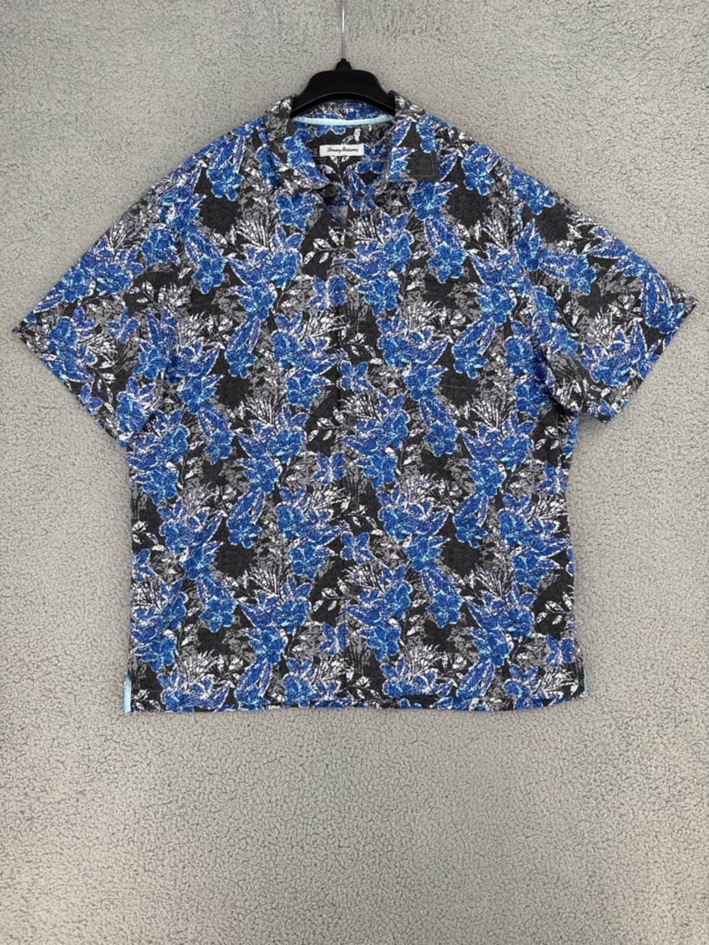 Tommy Bahama coolmax mens XL/TG short sleeve button up shirt Blue Black Floral